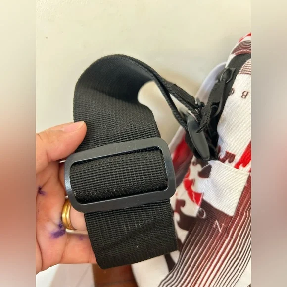 Billabong messenger bag. Size medium. Used mildly - Picture 7 of 9